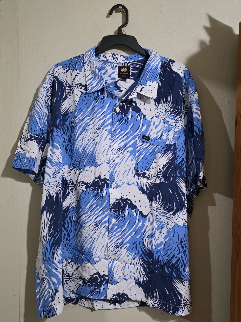 Lee Blue & Navy Wave-Print Short Sleeve Button-Down Shirt Used Size XL